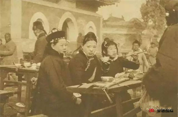 老照片|看百年前的人們?cè)趺催^(guò)年